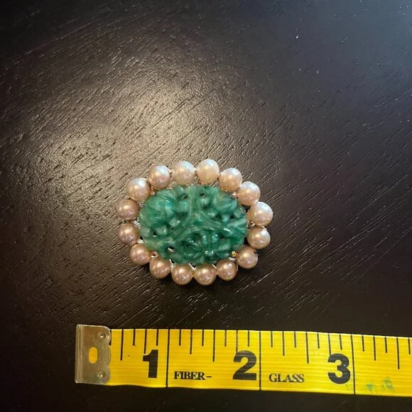 Vintage Marvella Carved Glass Jade & Faux Pearl Brooch - Picture 3 of 5